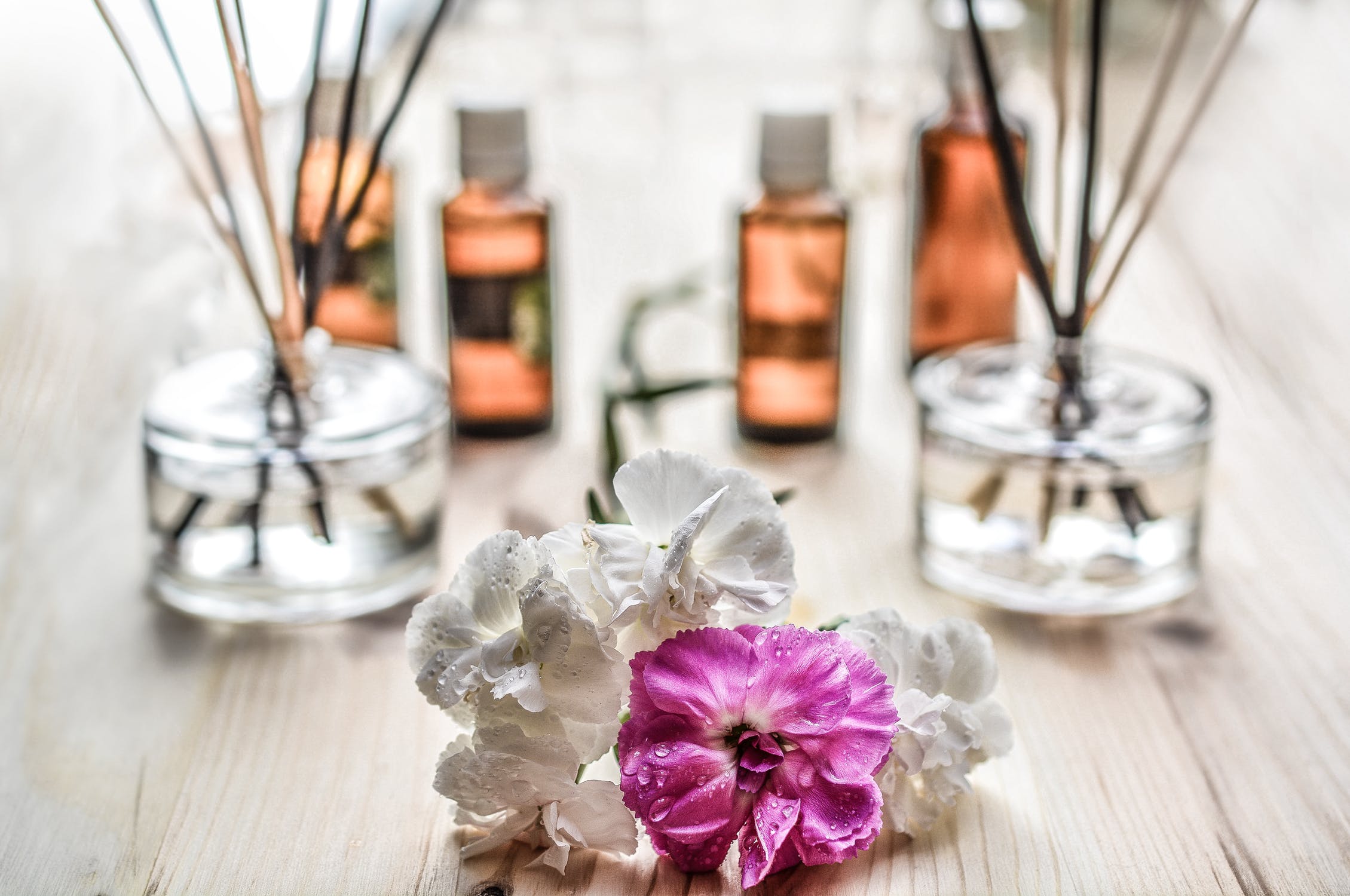 Aromatherapy Oils, Diffusers and Benefits (Including Stress Relief)